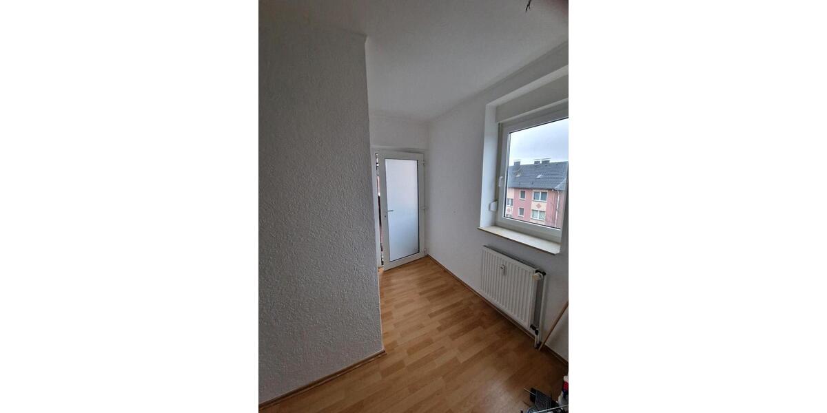 Dachgeschoßwohnung Duisburg Mittelmeiderich - 3.5 Zimmer, 144 m&sup2;, 250.000&euro; | Angebot:23595768