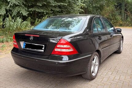 Mercedes-Benz C 200 210.000 km 2.950 &euro; Voerde 46562