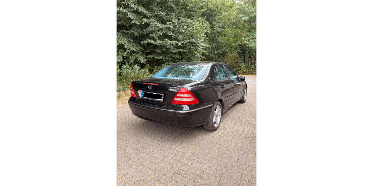 Mercedes-Benz C 200 210.000 km 2.950 &euro; Voerde 46562
