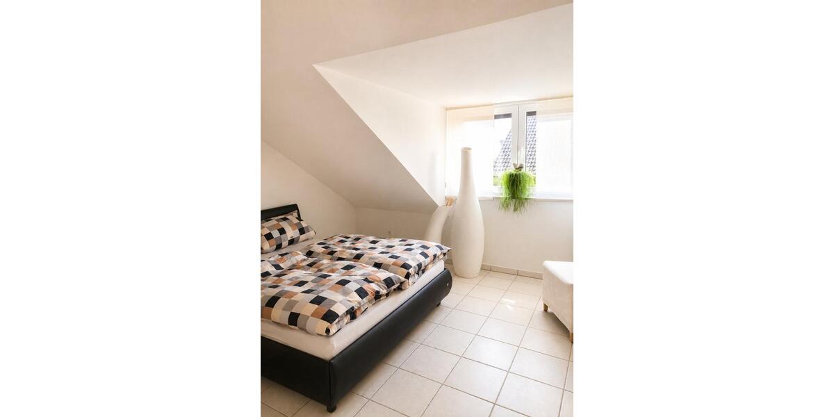 Dachgeschoßwohnung Moers - 3 Zimmer, 78 m&sup2;, 259.000&euro; | Angebot:27257576