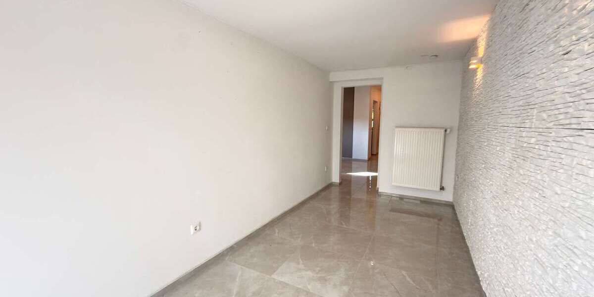 Kernsanierte Doppelhaushälfte mit ca. 106 m² Fläche, Garten, Garage und Einbauküche - Doppelhaushälfte Duisburg Hamborn | Angebot:27052641