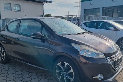 Peugeot 208 129.000 km 4.599 &euro; Dinslaken 46539