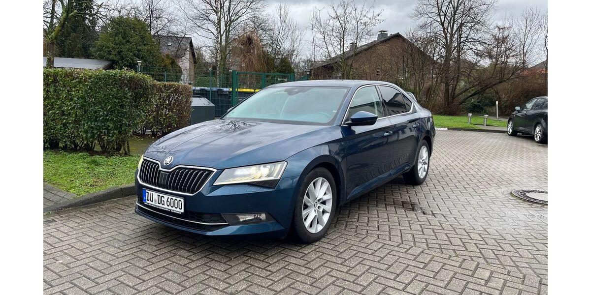 Skoda Superb 124.000 km 21.400 &euro; Duisburg 47229